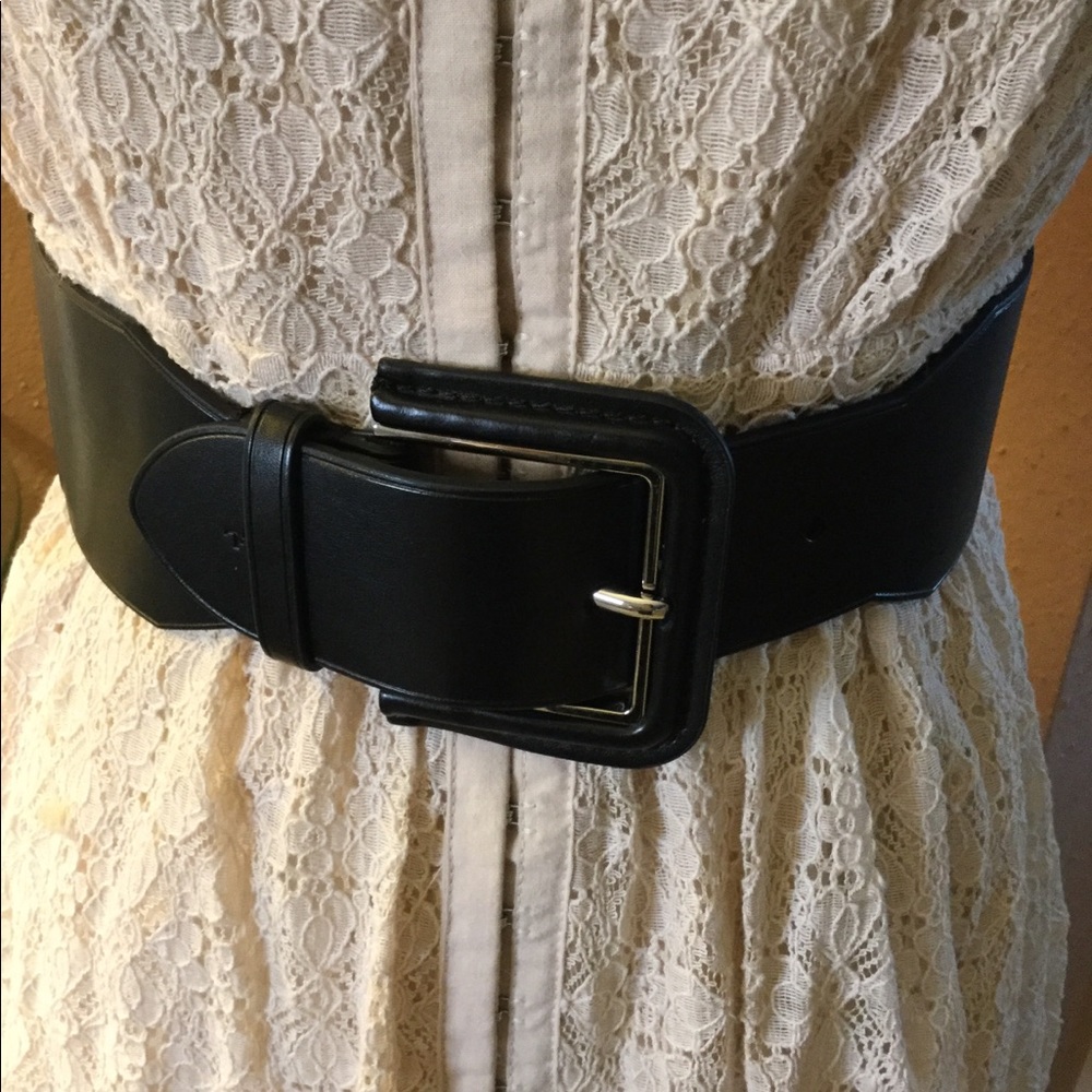 RALPH LAUREN BELT SILVER HARDWARE VERY NICE